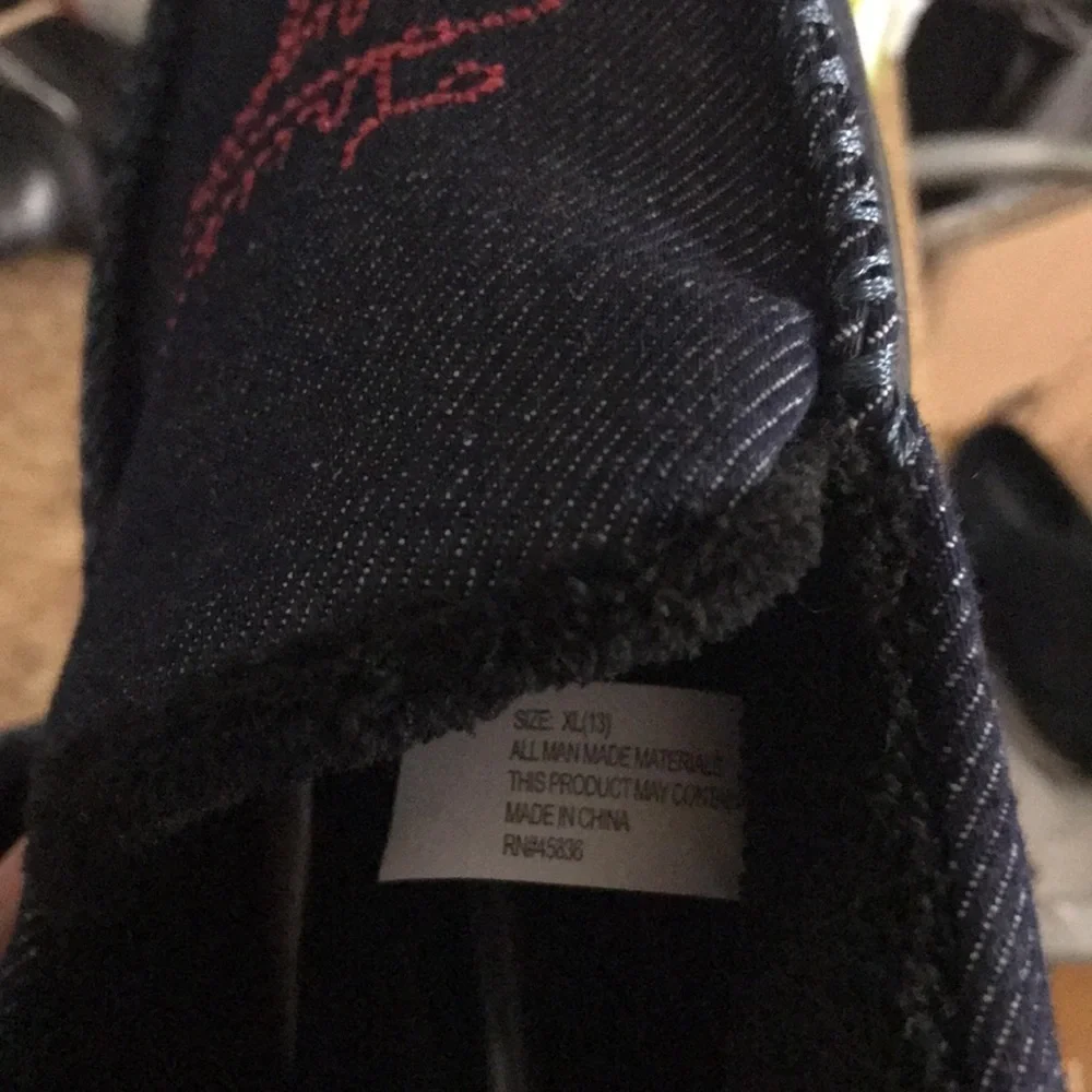 NWOT Men’s True Religion Slippers